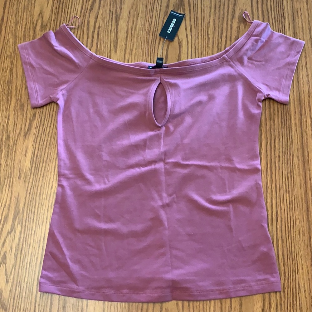 Express short sleeve top with key hole